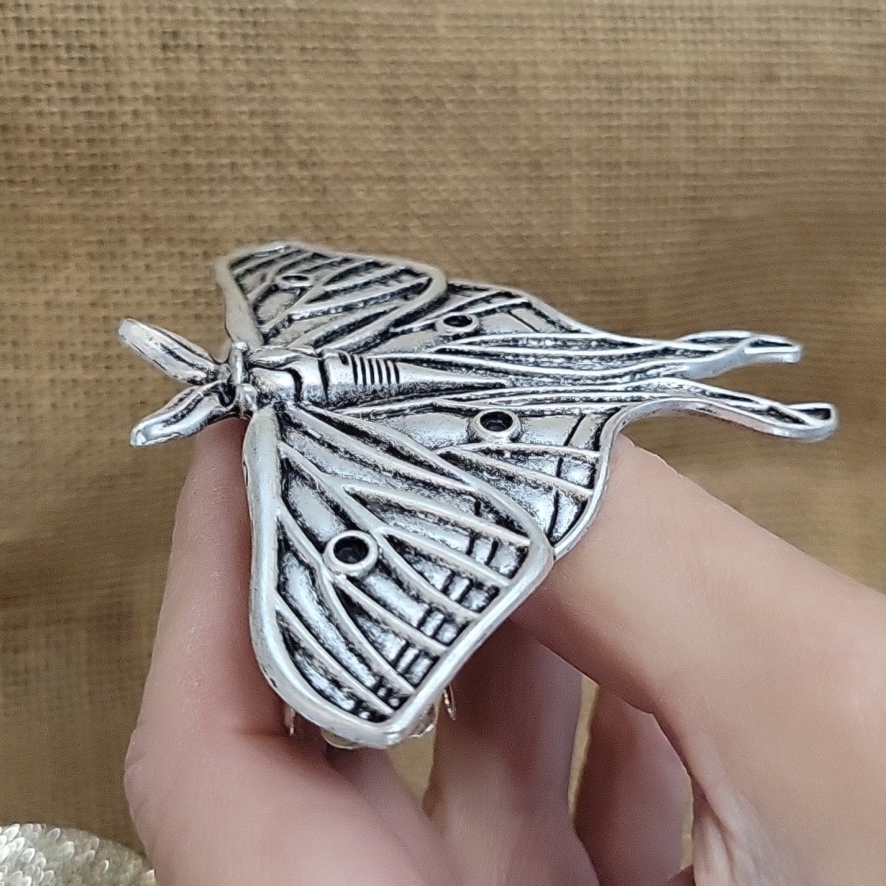 🔥LAST ONE🔥 SILVER LUNA MOTH HAIR CLIP - Picture 2 of 5